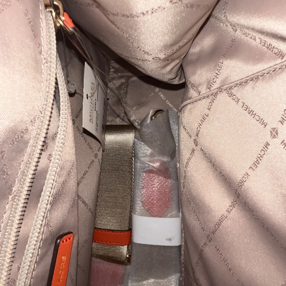 Women Handbag - Picture 2 of 4